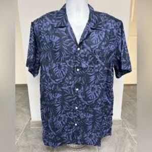 NWT...Unison Short Sleeve Patch Pocket Shirt with Camp Collar....Size XL